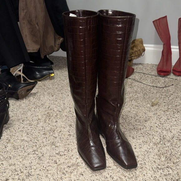 Adolfo Dominguez Dark Brown Crocodile-Embossed Flats - Picture 4 of 4